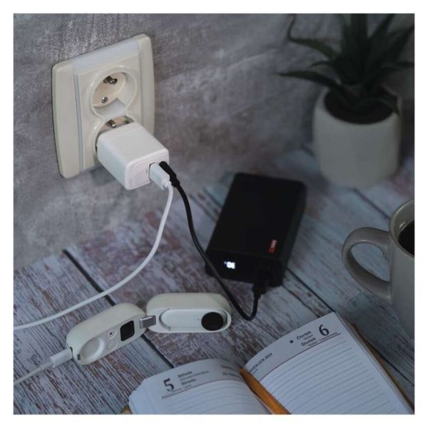 Универсальное USB GAN зарядное устройство EMOS V02G20 1xUSB-A, 1xUB-C 20W 220V PD V02G20 фото
