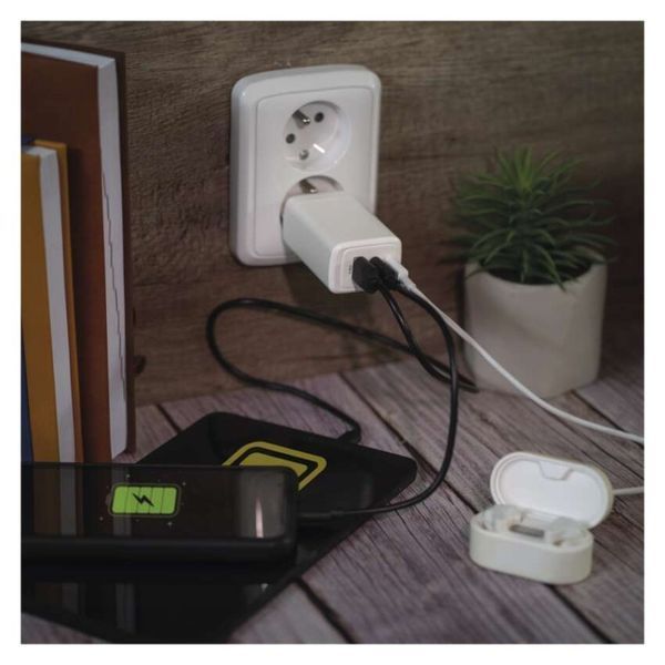 Универсальное USB GAN зарядное устройство EMOS V05G65 1xUSB-A, 2xUB-C 65W 220V PD V05G65 фото